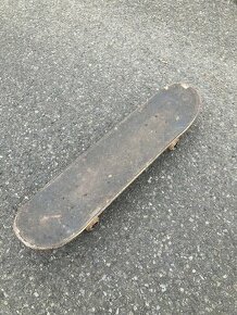Obyčejný skateboard za pár peněz