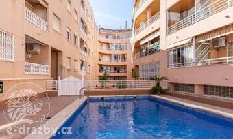 Byt 3+1 90 m2 s pozemkem 95 m2, Torrevieja u pláže Del Cura,