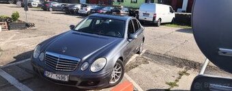 W211
