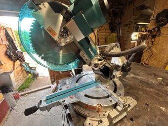 Makita LS1219L Pokosová pila s laserem