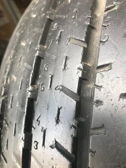 Letní pneu 235/65/16 c dva kusy Nokian
