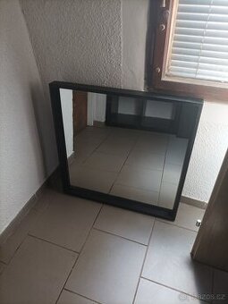 Umyvadlo že skrinkou a zrcadlo do koupelny