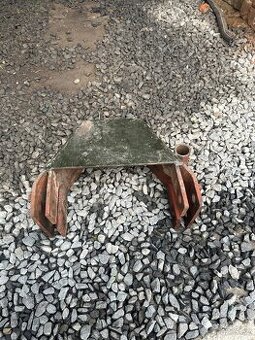 Prodám nosič závěsu zetor - 1