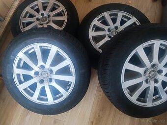 Prodám zimní alu kola 16" – pneu 215/55 R16 H, vzorek 6 mm