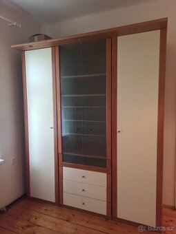 Skříň Ikea se světelným pásem