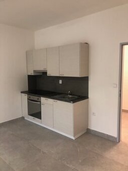 Pronájem nového krásného bytu 2+kk, Trutnov. Bez provize RK.