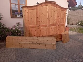 Masivní rustikální skříň