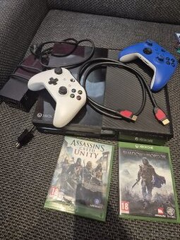 Xbox ONE + 2 ovladače + 2 hry a všechny kabely.