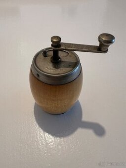 Starožitný ruční mlýnek na pepř - Antigue, vintage - 1