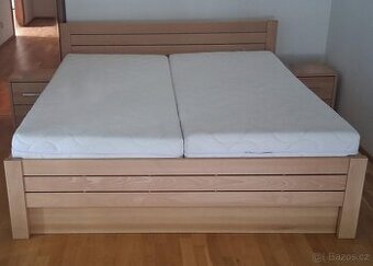 Postel Buk zánovní vč. 2 nočních stolků téhož modelu