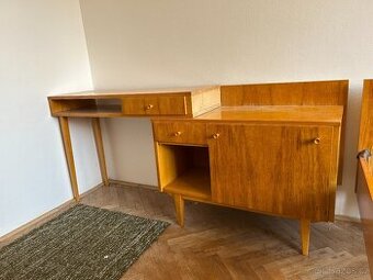 Prodám ložnicový nábytek – skříně, stolek, toaletka