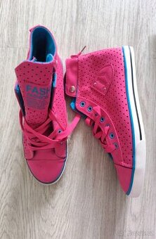 Růžové tenisky