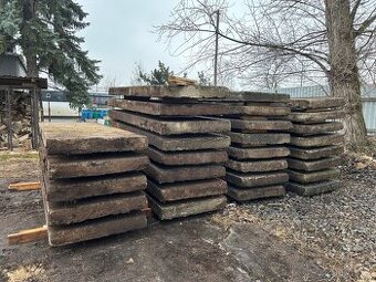 Prodám použité betonové silniční panely 300x100x15