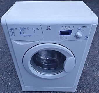 PRACKA INDESIT WISE 107,BOCNI PLNENI,NA 4,5KG,DISPLEJ,A+