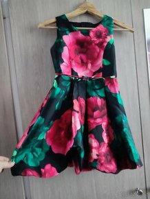 Nádherné společenské šatičky na malou slečnu