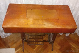 Prodám šicí stroj Lada 236-1 z minulého století