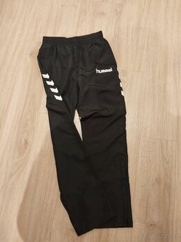 Šusťákové kalhoty, tepláky Hummel vel. 152