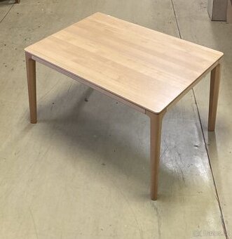 Nový konferenční stůl