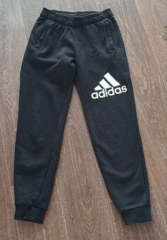 Bavlněné tepláky Adidas vel. 150 (11-12 let)