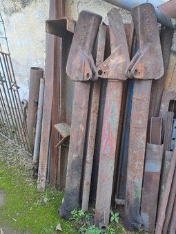 Unhz500 opěrné nohy, packy. 2ks.