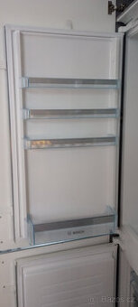 Vestavná lednice s mrazákem