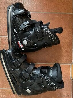 Chlapecké lední brusle 38