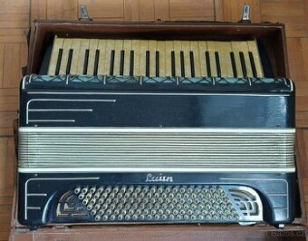 Akordeon, harmonika, historická pianovka Laun