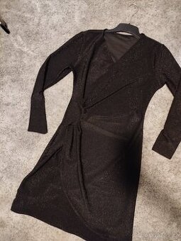 Krásné třpytivé šaty - 1