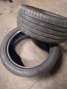Prodám 2ks pneumatik Goodyear 225 45R17 - 1