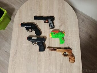 Samopaly,pistole a auta velká sada - 1