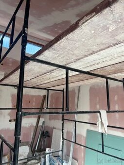 Pronájem lešení kostka na kolečkách jezdící