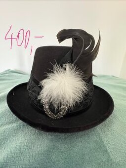 Jezdecký klobouček