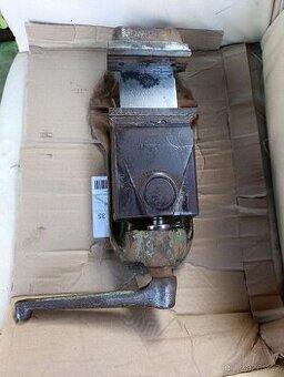 Mohutný strojní svěrák fréza, vrtačka