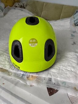 Dětská cyklistická helma 500 žlutá