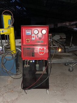 Plnička klimatizací