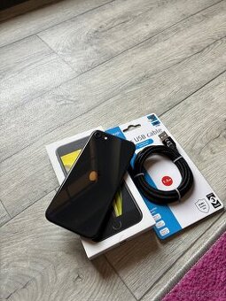 Prodám iPhone SE2020 64gb černý (100% kondice baterie)