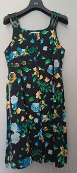 Krásné šaty velikost M