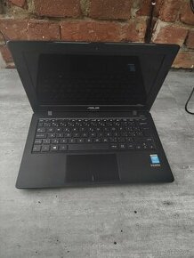 Notebook Asus x200M