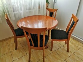 Jídelní stůl a 4 židle