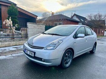 Toyota Prius Hybrid 1,5 VVTi 57kw 2009 SERVISKA/NOVÁ STK