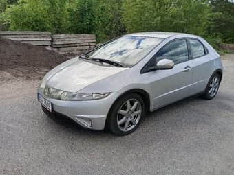 Honda Civic 2.2 TDI 103 kW slušná výbava malá spotřeba