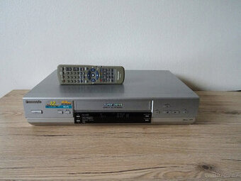 Špičkový videorekordér PANASONIC NV-HV61, 6 hlav,Hifi Stereo