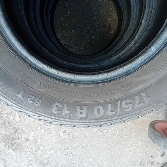 Pneu 175/70 R 13 barum