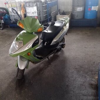 Yamaha YM150T skútr
