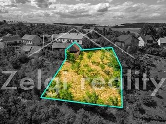 Exkluzivní svahovitý pozemek 1159 m² v srdci Maršova