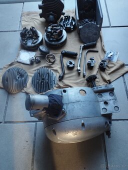 Díly ČZ 125T, motor, hlavy, zapalování...