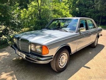 Mercedes-Benz W123 LUX 280E MANUÁL
