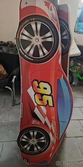 Dětská postel auto