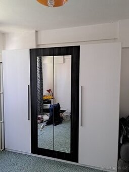 Šatní skříň, komoda, 2x noční stolek