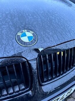 Prodám bouranou kapotu a nárazník z BMW E91 – vhodné na opra